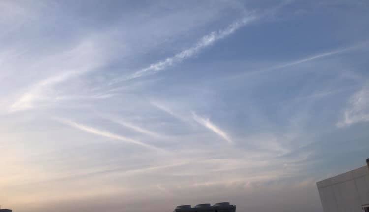 窓から見える空